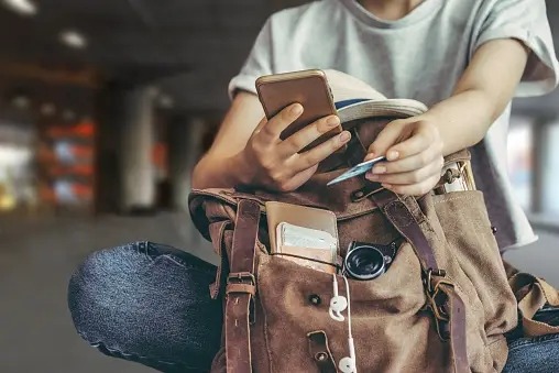 Conquistando el verano con una mochila: Guía para un viaje corto perfecto