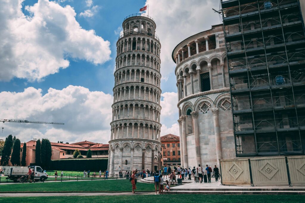 La Torre de Pisa: Un icono inclinado con una historia fascinante