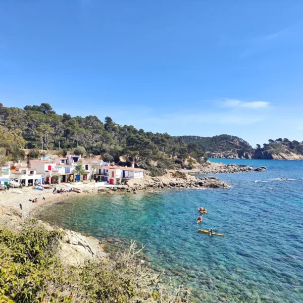 4 calas de la Costa Brava que encantarán a toda la familia